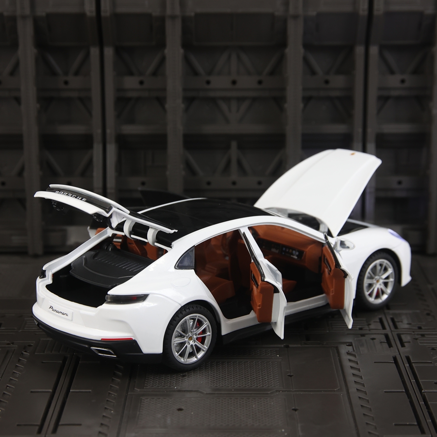 1:24 Simulate Porsche Panamera - Audio Music Car 评论和价格