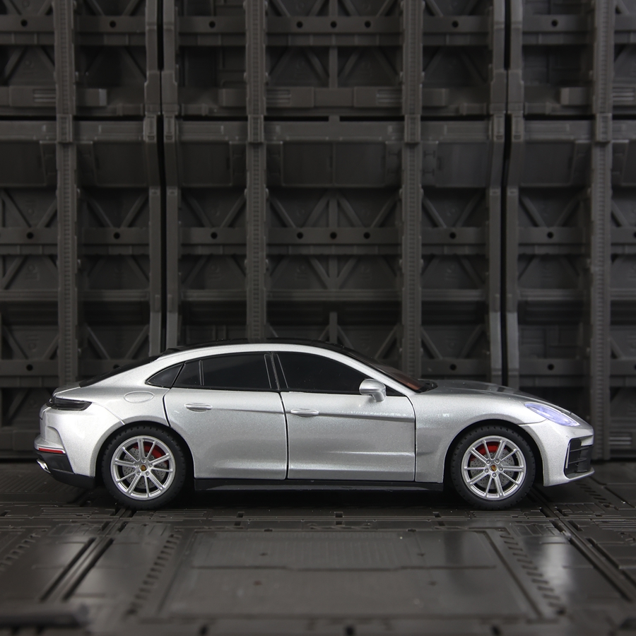 1:24 Simulate Porsche Panamera - Audio Music Car 评论和价格